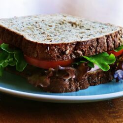 a guide on how to make a healthy veggie sandwich