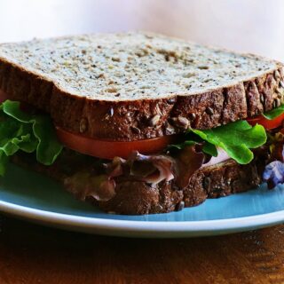 a guide on how to make a healthy veggie sandwich